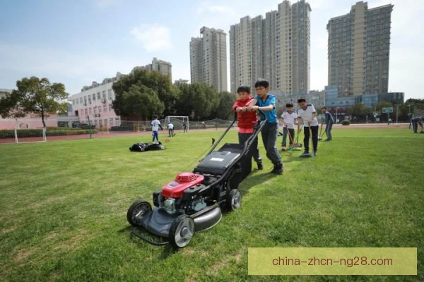 全华班底主场草皮维护，细节拉满只求真草脚感